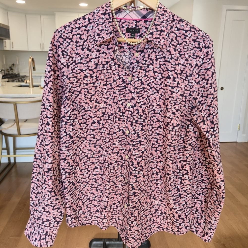 Talbots Modern Classic Button Down Top Size M Pink, White, Dark Blue